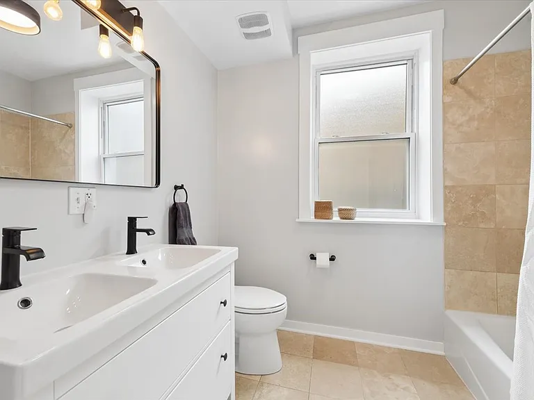 2541 Prairie Ave #1 — Photo 8