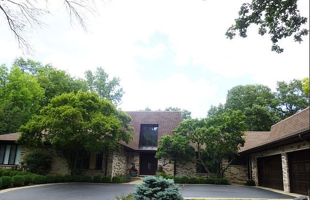 1st image of 1915 Lewis Ln