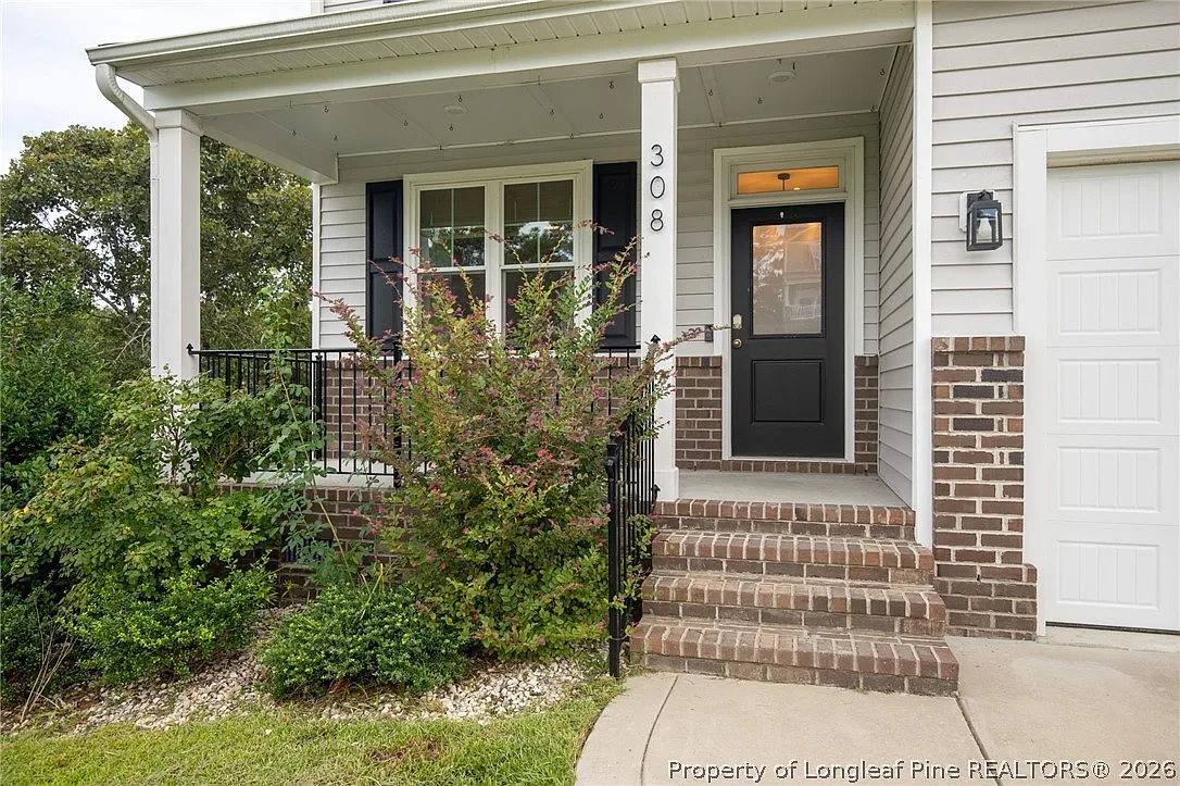 4 bed, 2.5 bath, 2363 sqft, $2,400 — Photo 3