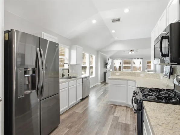 9951 Chimney Swift Ln, Conroe, TX 77385