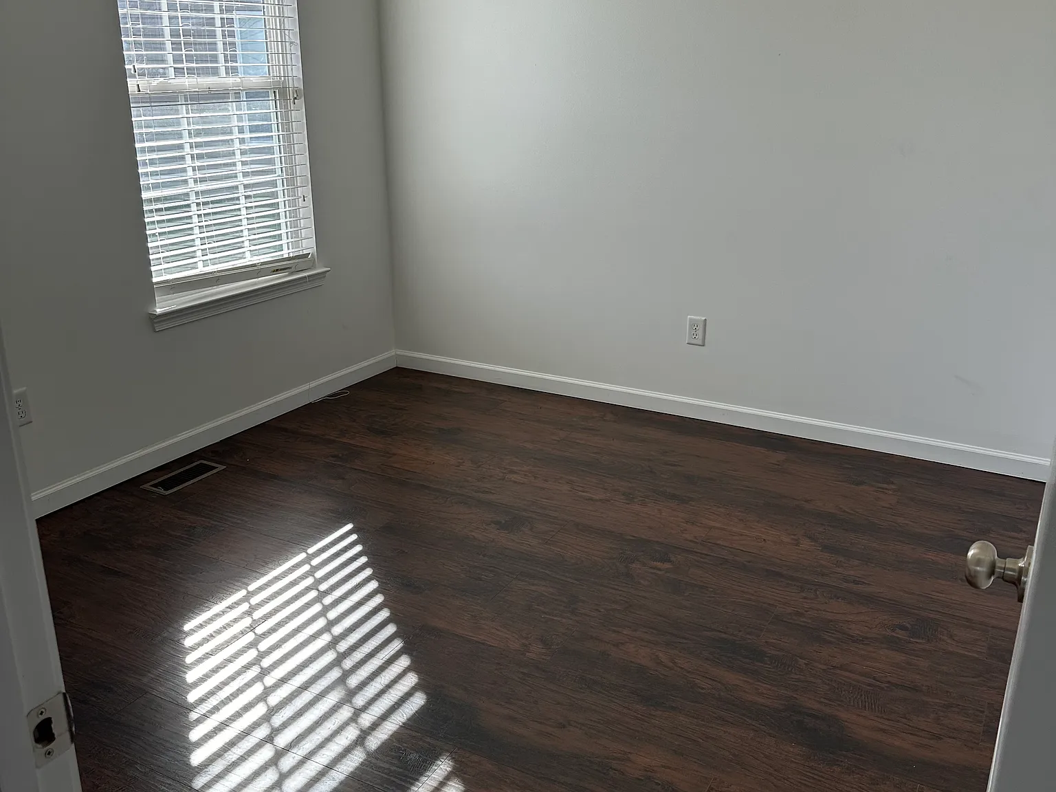 3 bed, 1734 sqft, $2,400 — Photo 2