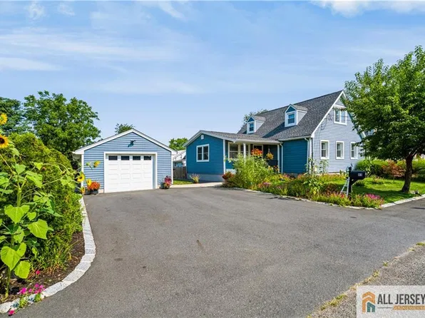 85 Morningside Ave, Laurence Harbor, NJ 08879