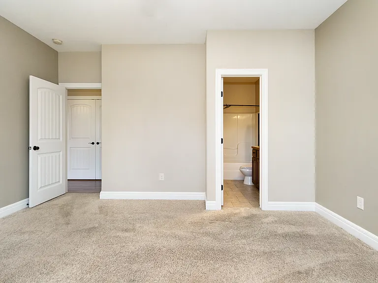 913 Dagen Ln — Photo 22