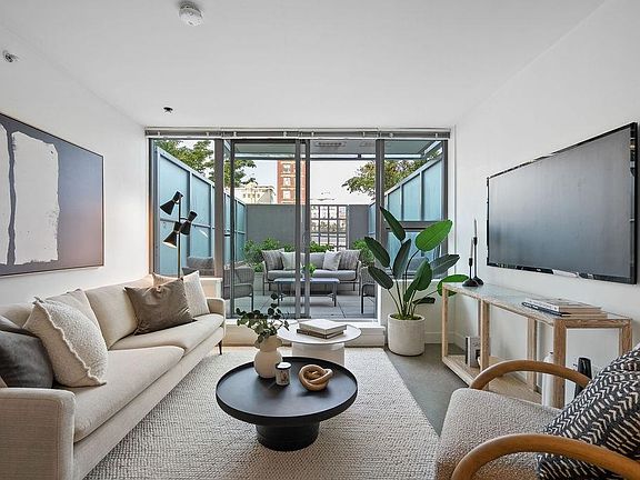 3rd image of 231 E Pender St #209