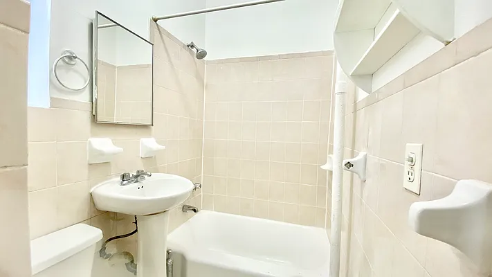 Rented by Lodger Corp | media 4