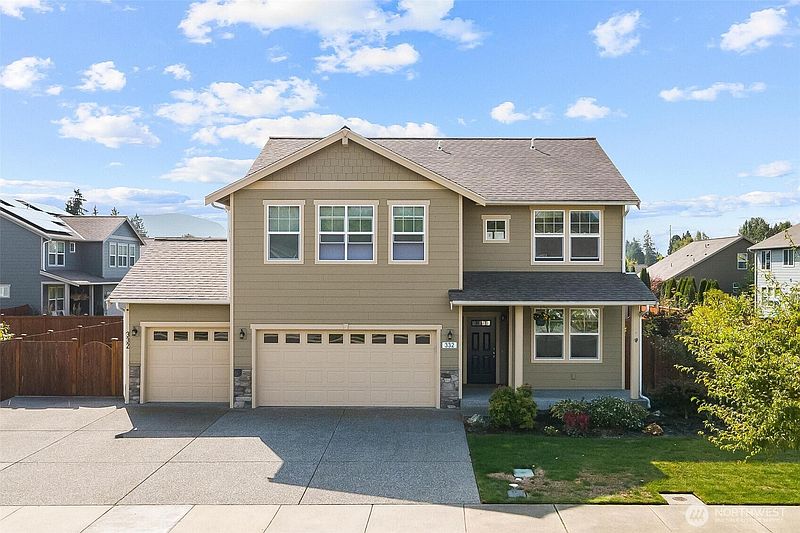 2nd image of 332 Cambridge Loop