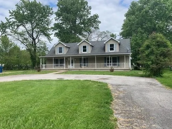 315 S 3rd St, Farmersburg, IN 47850