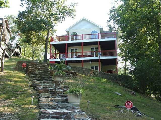 Back walkway to boat slip