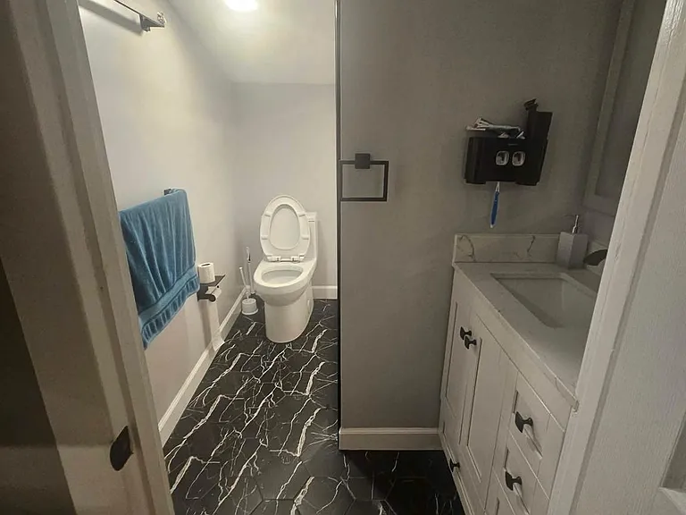 1030 Lindberg Dr #B — Photo 8