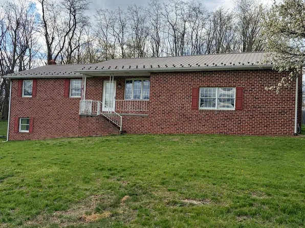 9 Locust Ln, Thomasville, PA 17364