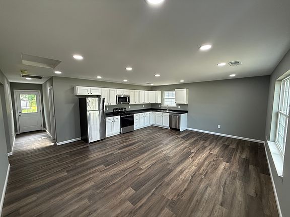 2nd image of 406 S Ireland St #408