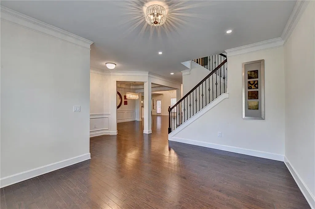 6 bed, 5.0 bath, 4671 sqft, $3,800 — Photo 3