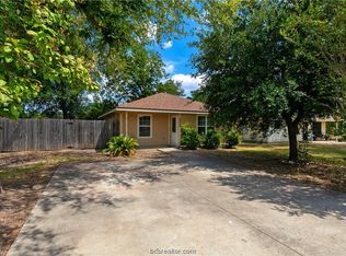 1304 Patsys Gln, Bryan, TX 77803
