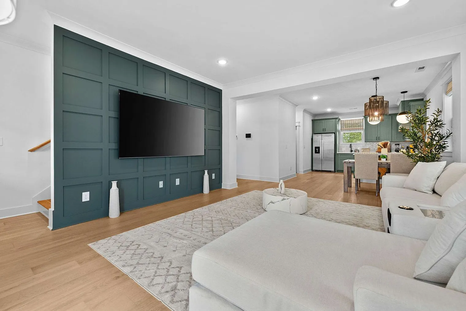 3 bed, 2.0 bath, 1926 sqft, $3,670 — Photo 3