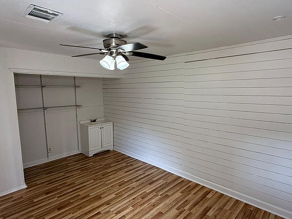 3rd image of 3006 Glen Rae St