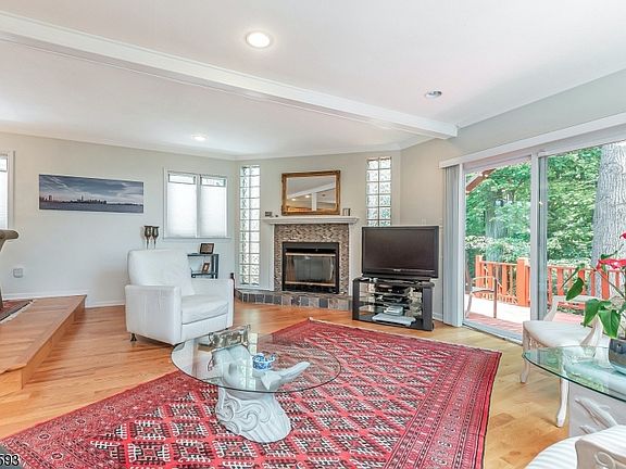 5th image of 235 Mount Pleasant Ave