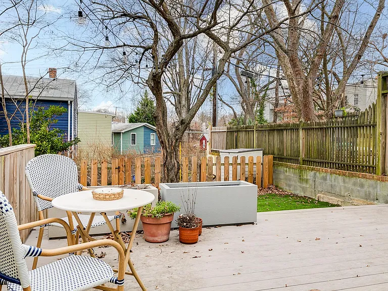 2206 E Marshall St — Photo 23
