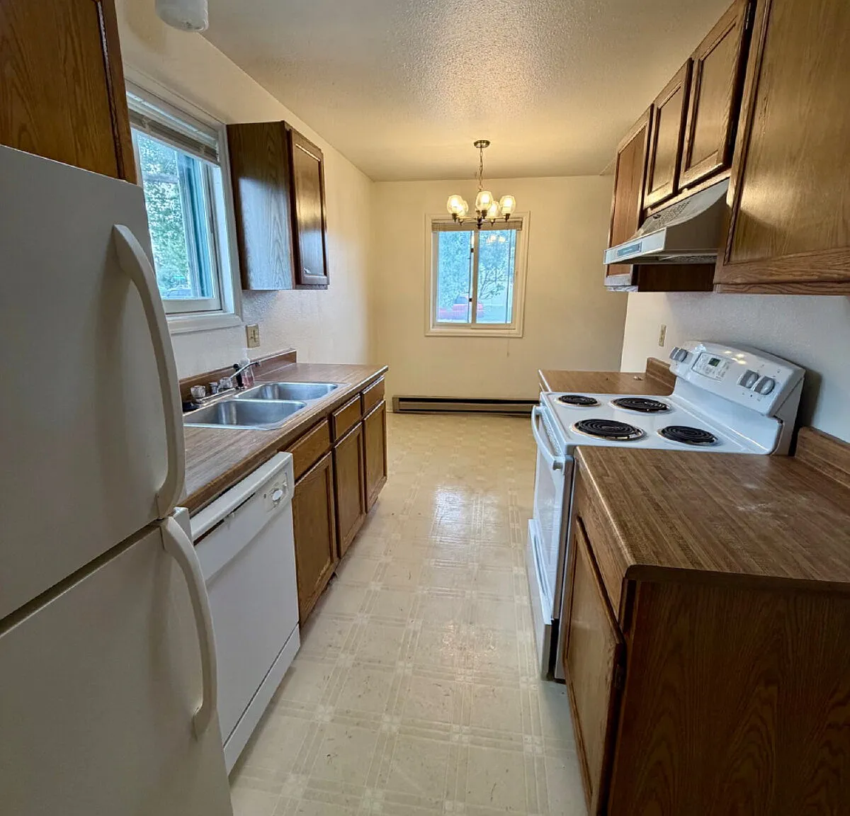 2 bed, 1.0 bath, 969 sqft, $1,350 — Photo 1