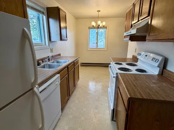 2 bed, 1.0 bath, 969 sqft, $1,350, 1813 Edgewater Ave, Cheyenne, WY 82009