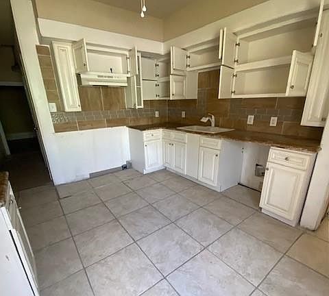 4th image of 2102 Josephine St