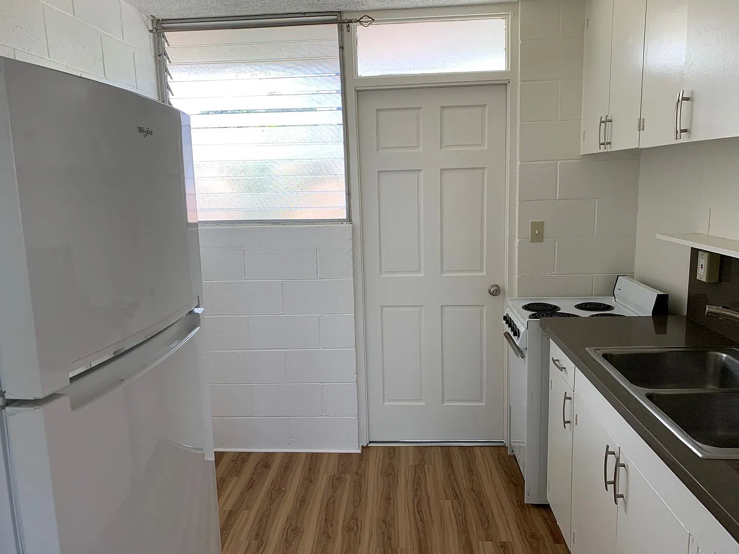 2 Bedroom 1 Bath Apartment on Pensacola Street — Photo 2