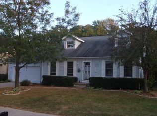 631 Robin Dr, Sun Prairie, WI 53590