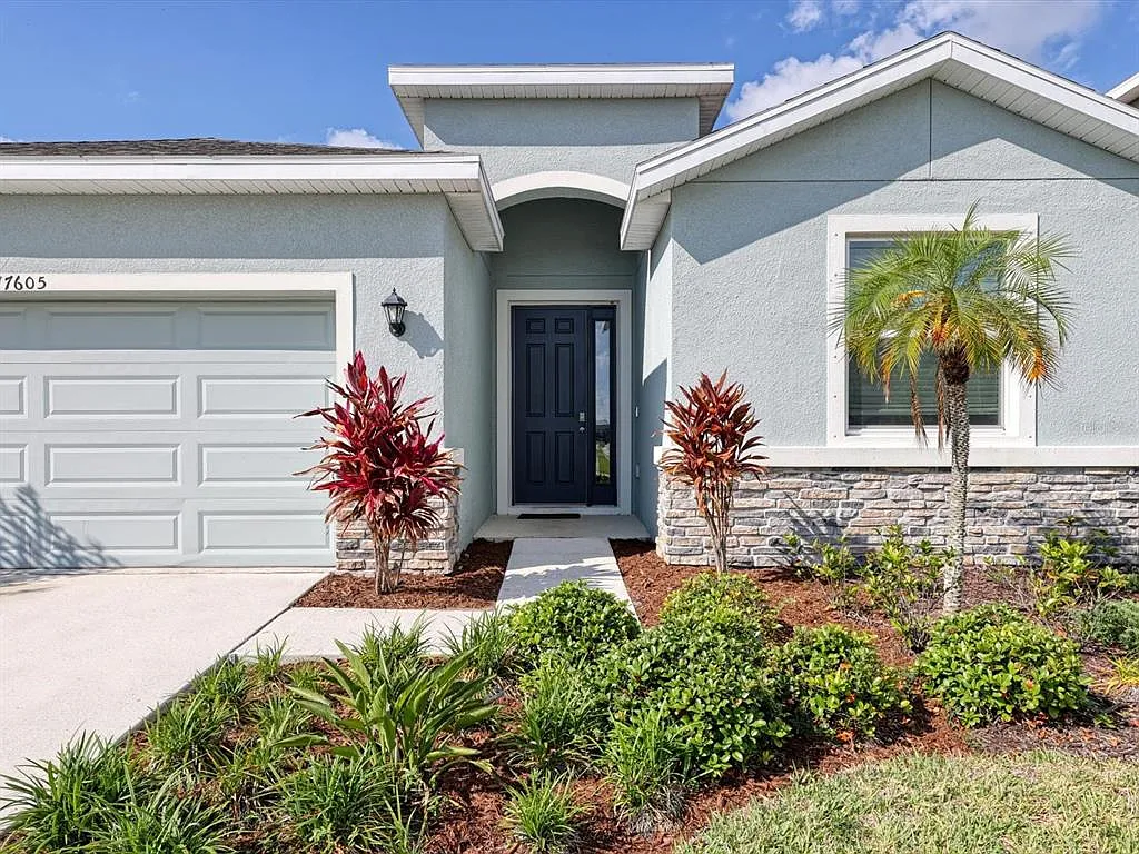4 bed, 2.5 bath, 2045 sqft, $3,300 — Photo 3