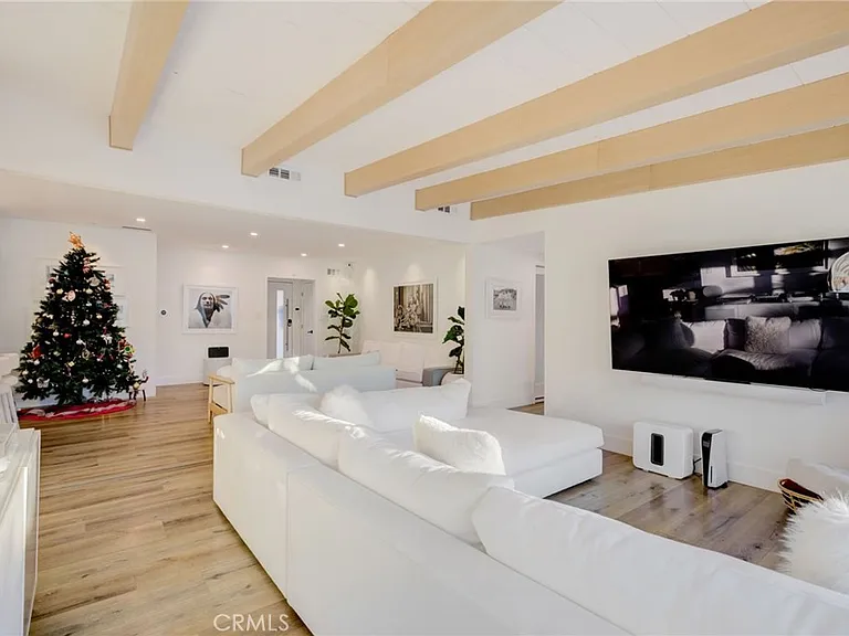 8161 Encino Ave — Photo 31