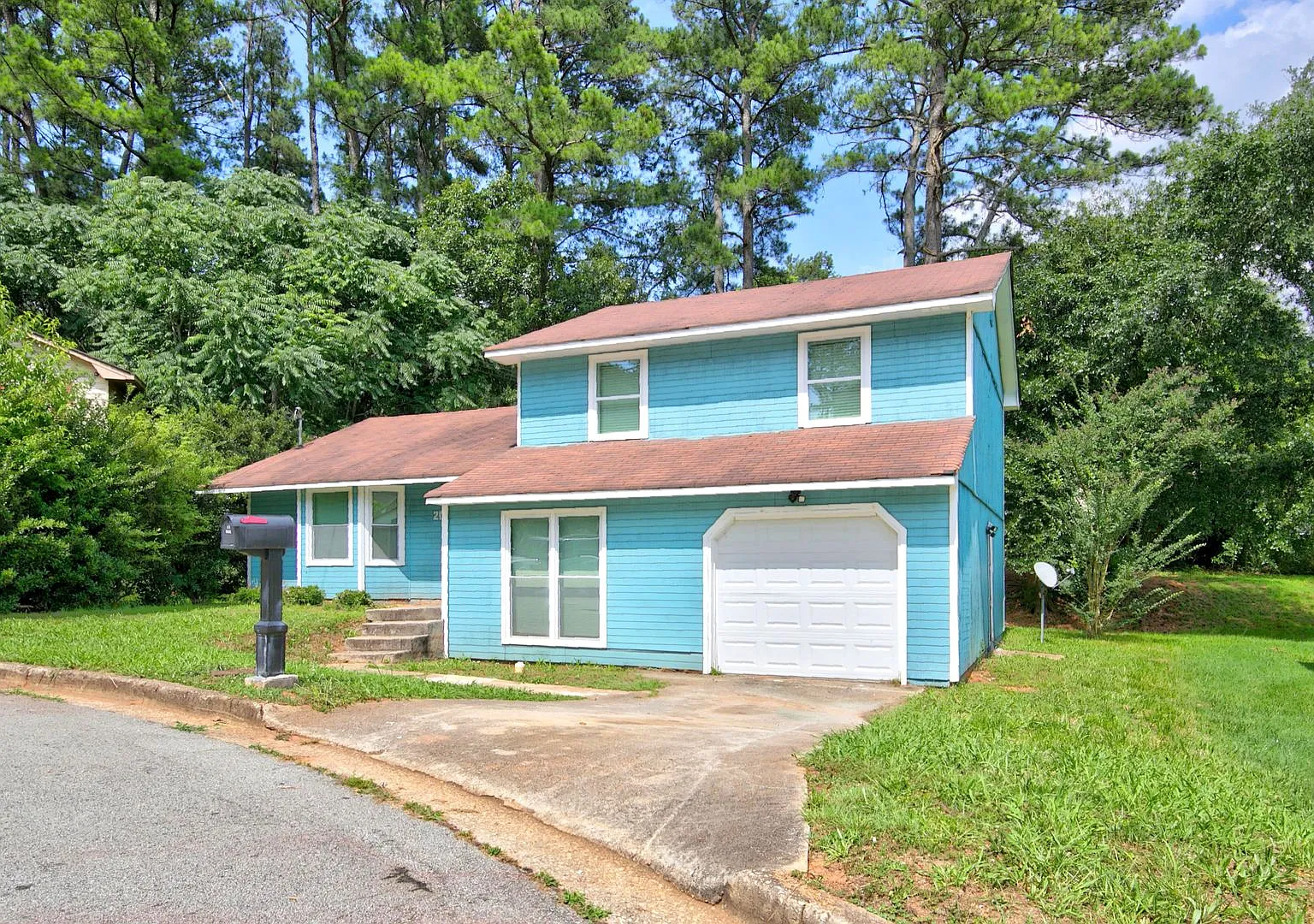 Renovated 3 bed/2 bath in Lithonia! — Photo 2