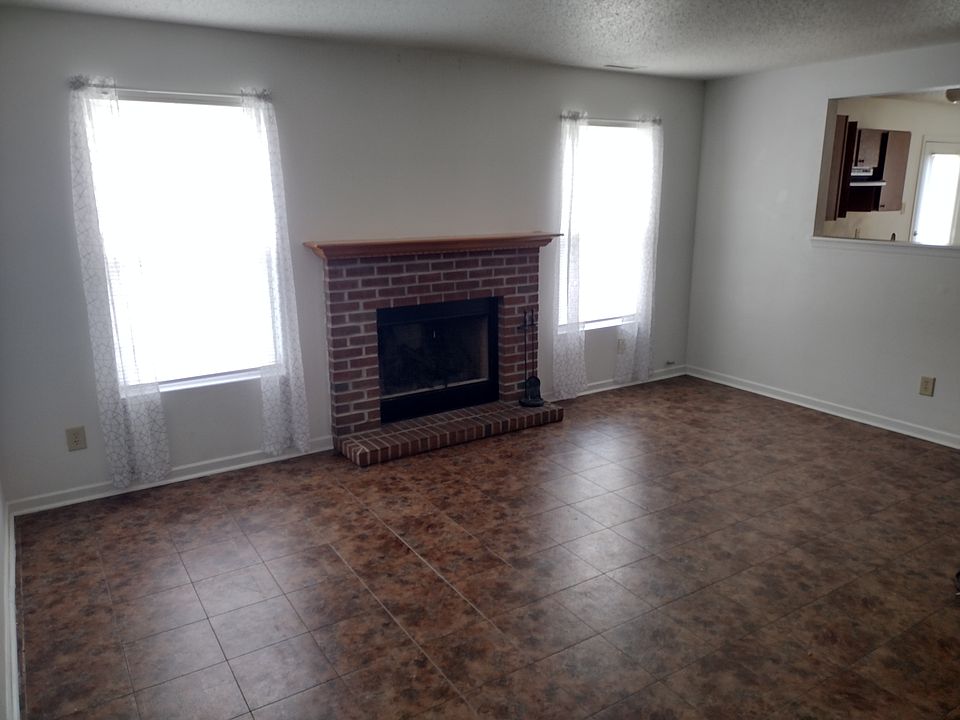 2nd image of 808 Olmsted Dr