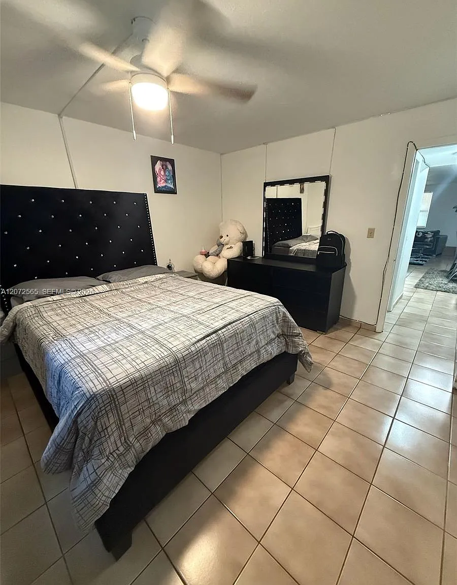 Royal Palm Gardens Condo — Photo 3