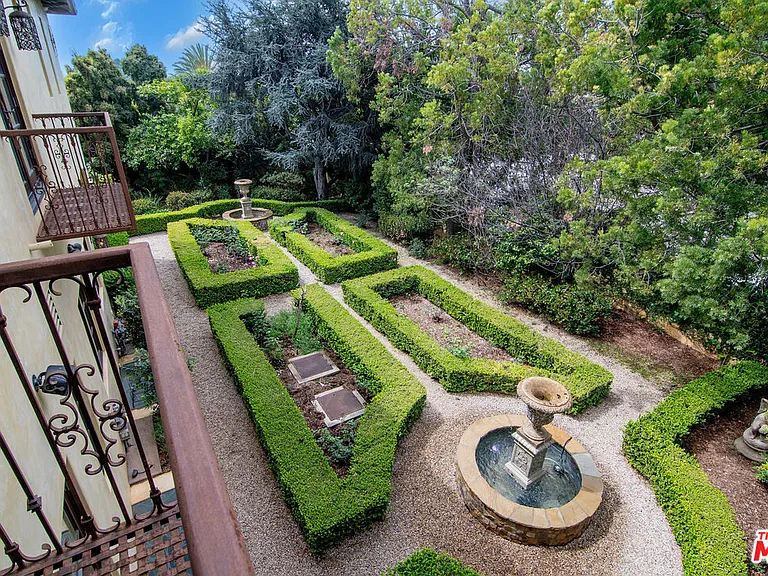 1221 Minorca Dr — Photo 40