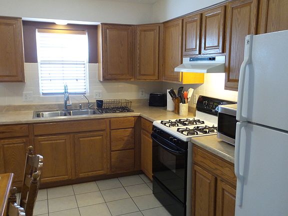 3rd image of 204 W Hubert Ave