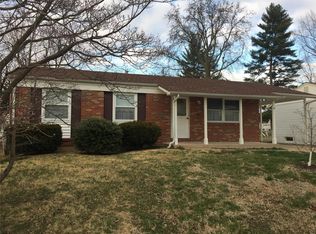 3234 Greenwich Ln, Saint Charles, MO 63301