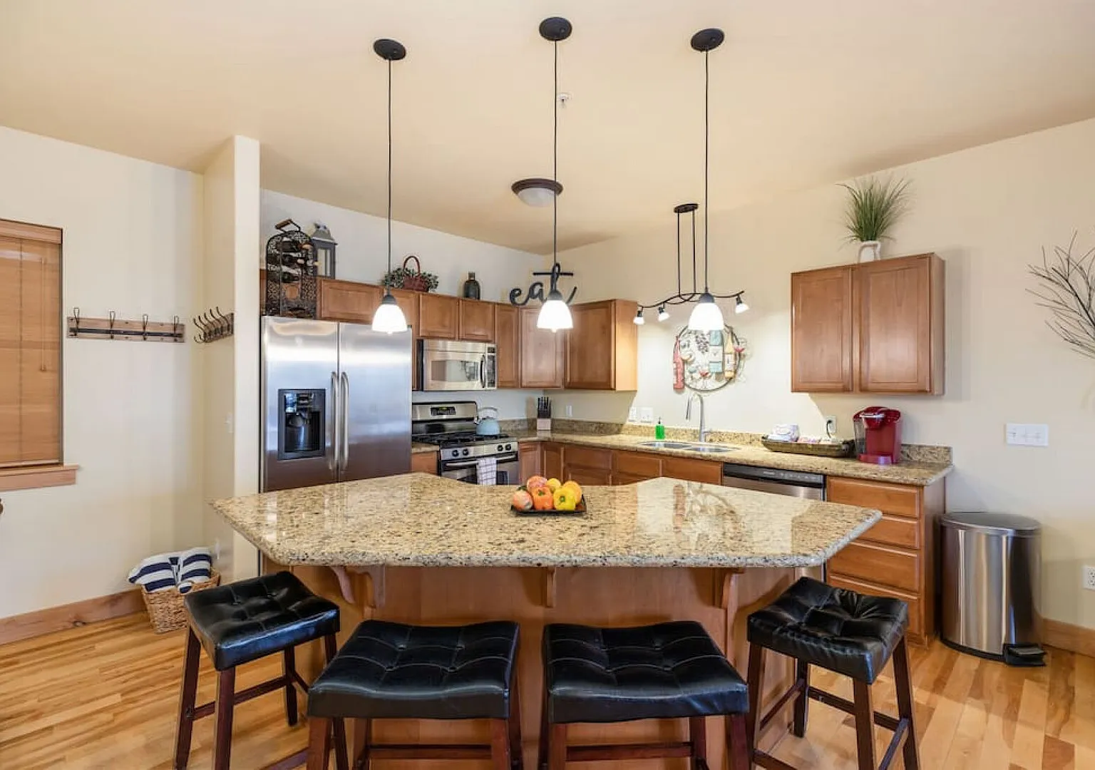 Skier's Dream-Beautifully Updated condo w Hot Tub! — Photo 4