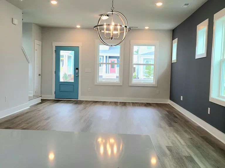 48 Somerleigh Way — Photo 7