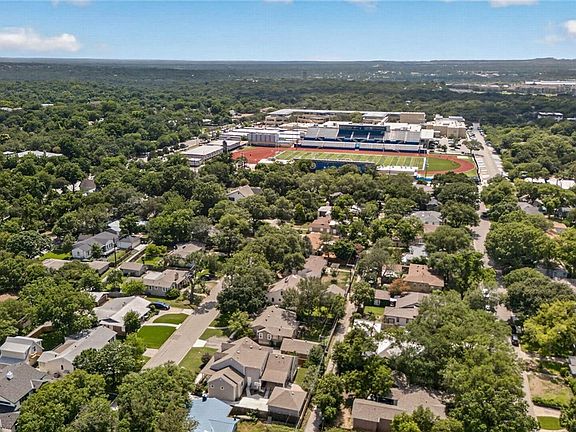 5th image of 255 Retama Pl