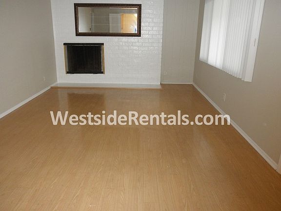 3rd image of 401 S Barrington Ave APT 121