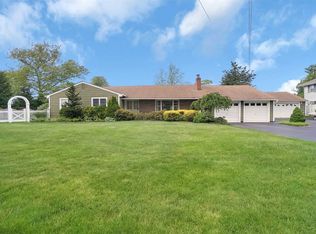 270 Connetquot Rd, Bayport, NY 11705