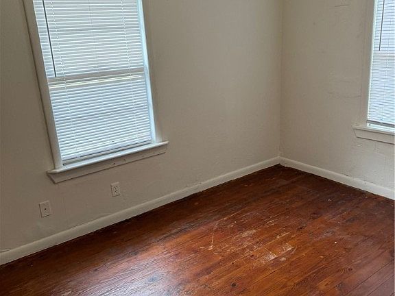 5th image of 918 S Elm St
