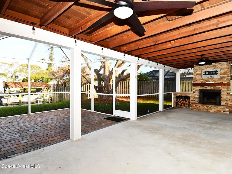 405 Sparrow Dr — Photo 32