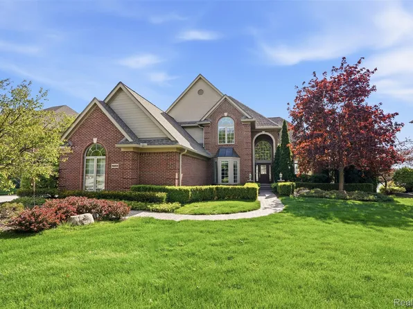 18254 Parkshore Dr, Northville, MI 48168