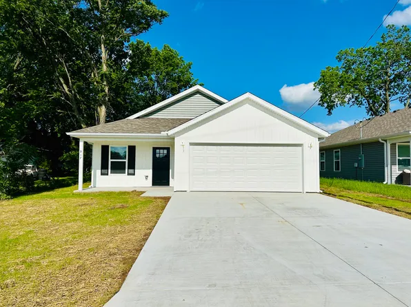 917 N Hall St, Webb City, MO 64870