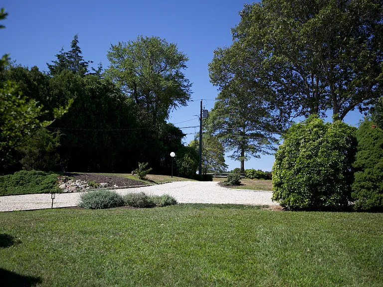 36 Gardiners Bay Dr — Photo 38