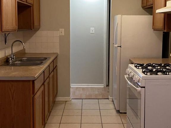 2nd image of 495 Madison Ave APT 3A