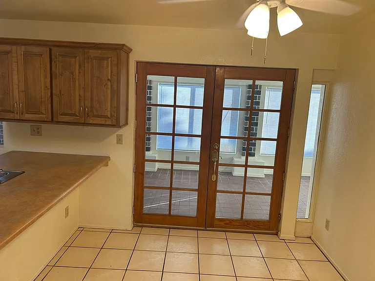 E 2nd Pl — Photo 39