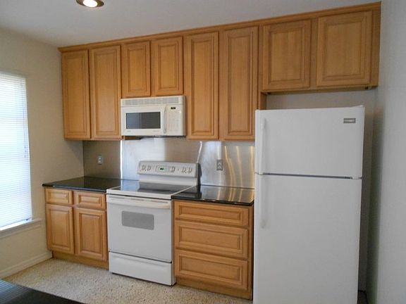 3rd image of 4226 Groveland Ave
