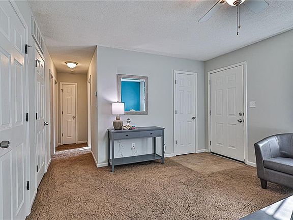 5th image of 510 NE Castle Dr