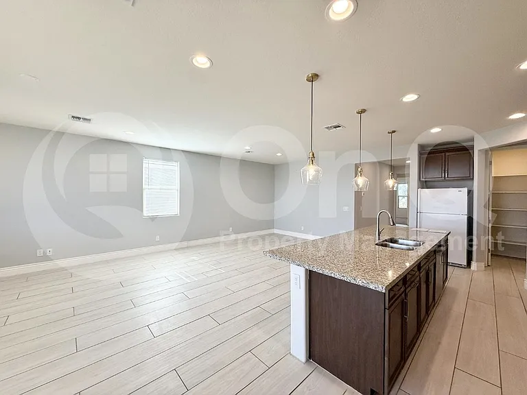 18797 W Becker Ct — Photo 6