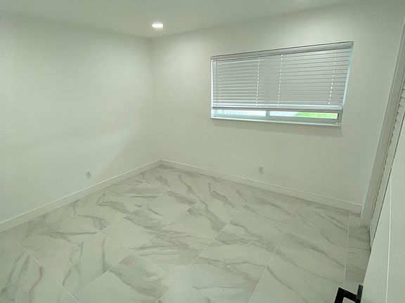 4th image of 3990 SW 51st St #2